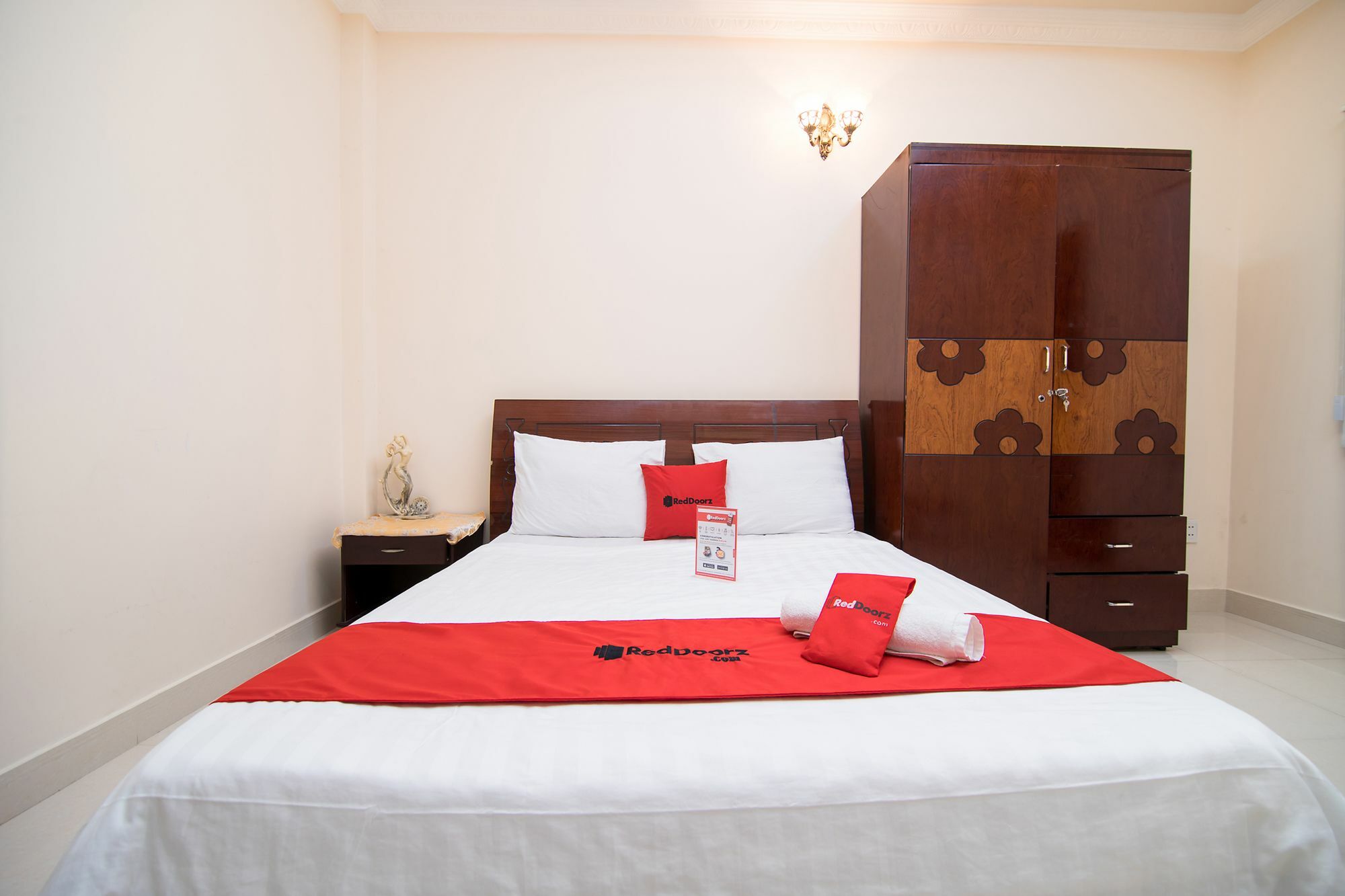 Готель Reddoorz Near Pico Plaza Cong Hoa Хошимін Екстер'єр фото