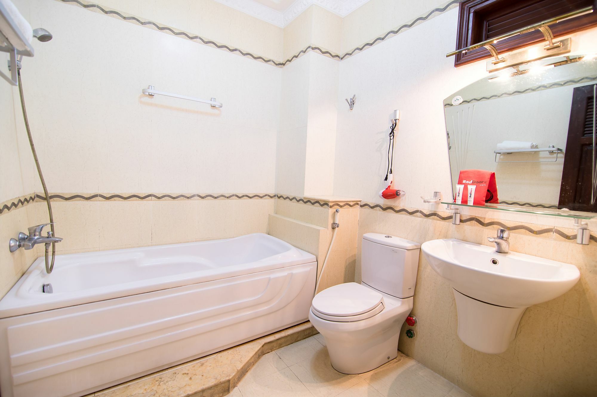 Готель Reddoorz Near Pico Plaza Cong Hoa Хошимін Екстер'єр фото